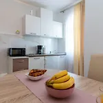 Beachfront Jurica With Balcony * 特罗吉尔