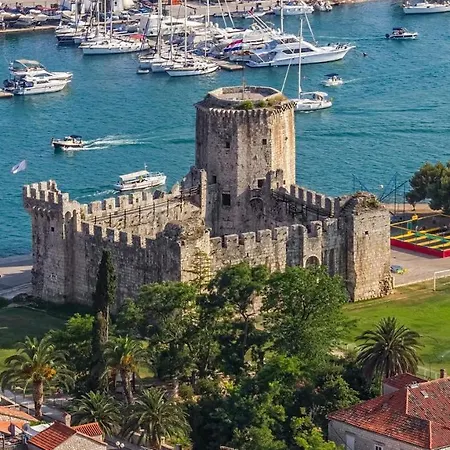 Appartement Beachfront Jurica With Balcony *