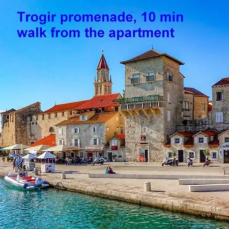 Beachfront Jurica With Balcony Lejlighed Trogir