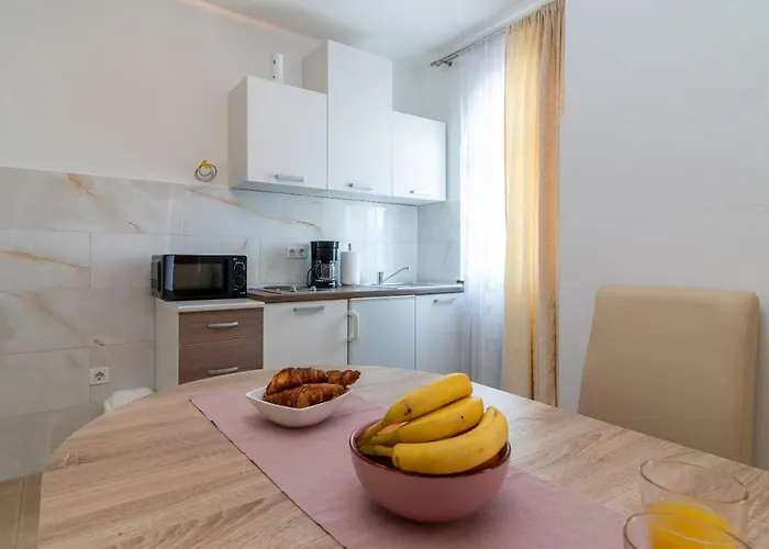 Beachfront Jurica With Balcony * Trogir