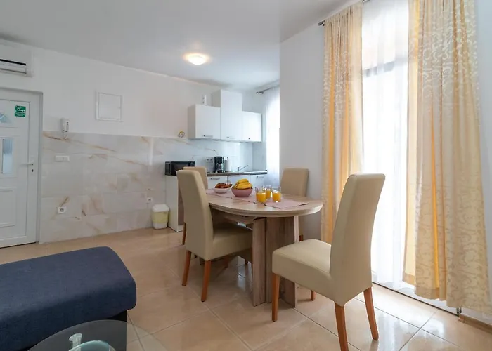 Beachfront Jurica With Balcony Apartmán Trogir
