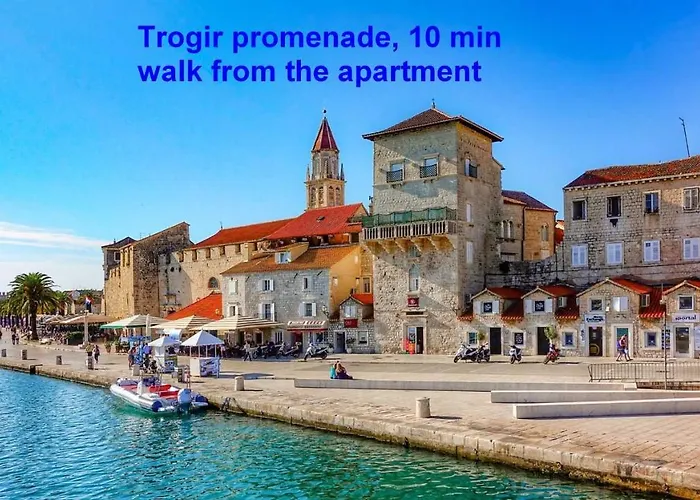 Beachfront Jurica With Balcony Apartmán Trogir