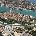 Beachfront Jurica With Balcony Apartment Trogir
