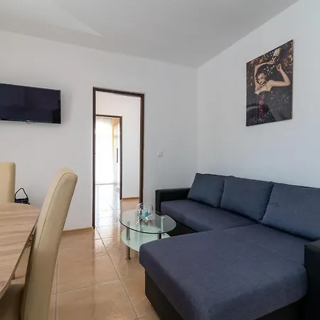 Beachfront Jurica With Balcony Apartament Trogir