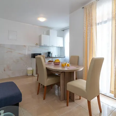 Beachfront Jurica With Balcony Apartament Trogir