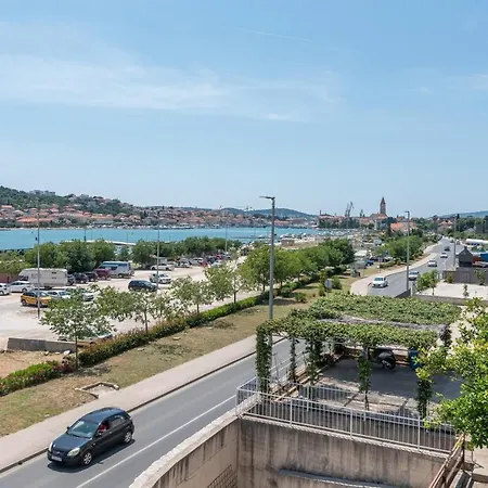 Beachfront Jurica With Balcony Apartament *