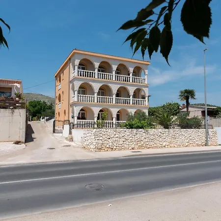 Beachfront Jurica With Balcony Apartment Trogir