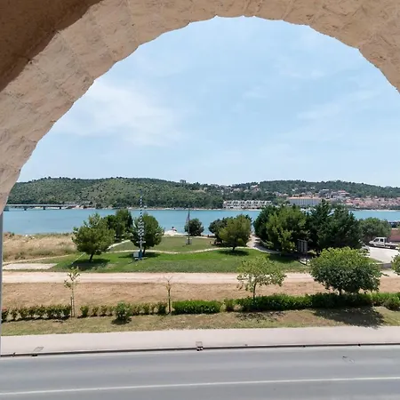 Beachfront Jurica With Balcony Apartament *