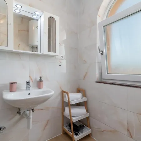 Apartament Beachfront Jurica With Balcony Trogir
