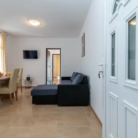 Apartament Beachfront Jurica With Balcony Trogir