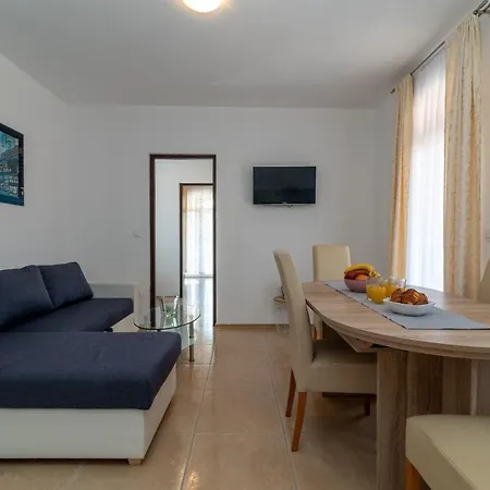 Beachfront Jurica With Balcony Apartament Trogir
