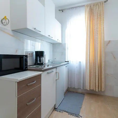 Apartament Beachfront Jurica With Balcony *