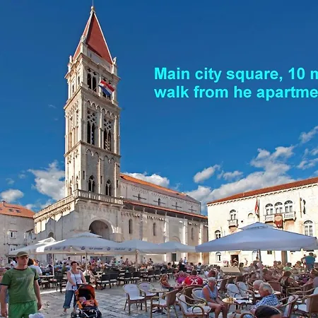 Beachfront Jurica With Balcony Apartament Trogir