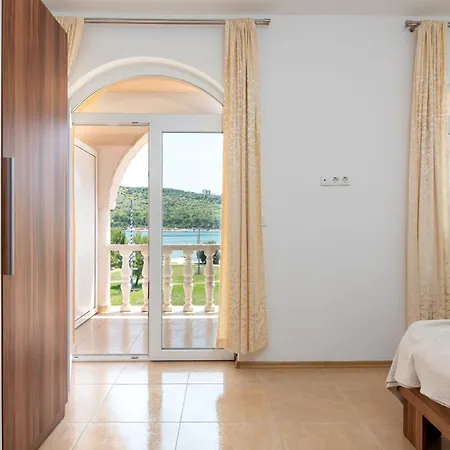 Apartment Beachfront Jurica With Balcony