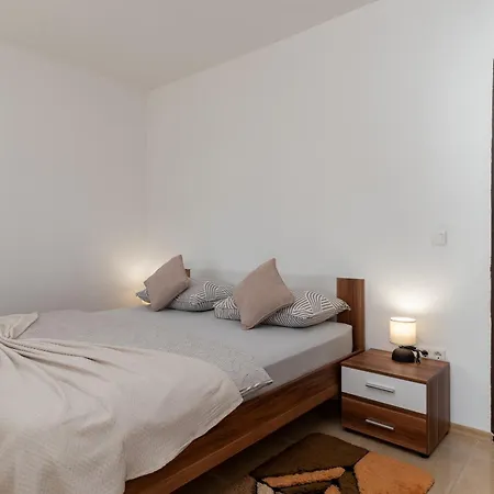 Beachfront Jurica With Balcony Apartament *