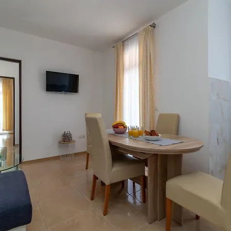 Beachfront Jurica With Balcony * تروغير