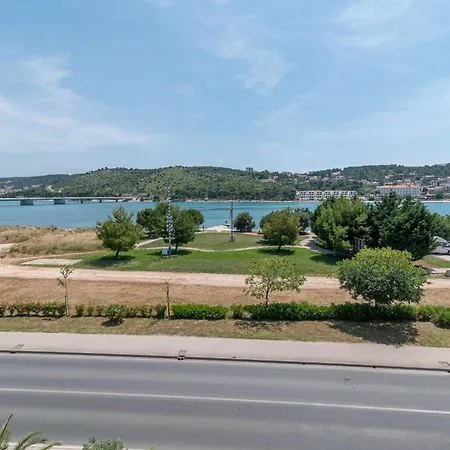 Beachfront Jurica With Balcony Apartament *