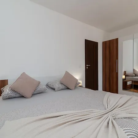 Apartament Beachfront Jurica With Balcony Trogir