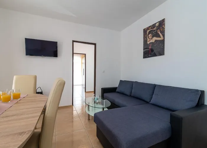 Beachfront Jurica With Balcony Appartement Trogir