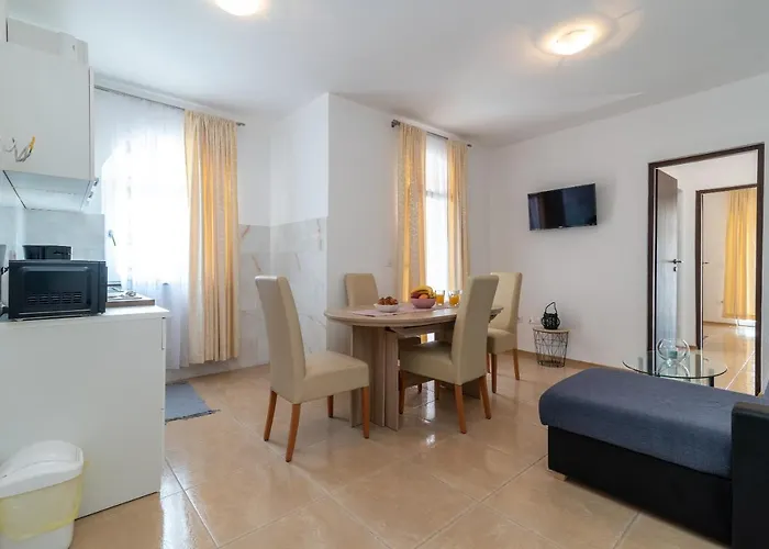 Appartement Beachfront Jurica With Balcony Trogir