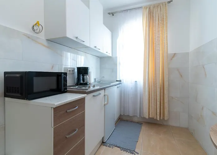 Appartement Beachfront Jurica With Balcony *