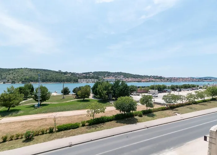 Beachfront Jurica With Balcony Trogir